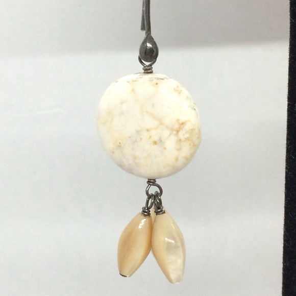 !!SOLD!! 3/$30 VINTAGE MACY'S GENUINE STONE SHELL EARRING MOP STERLING SILVER - Picture 11 of 12